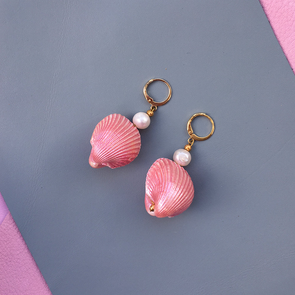 Candy Shell Pearl Earrings – Elegant Design